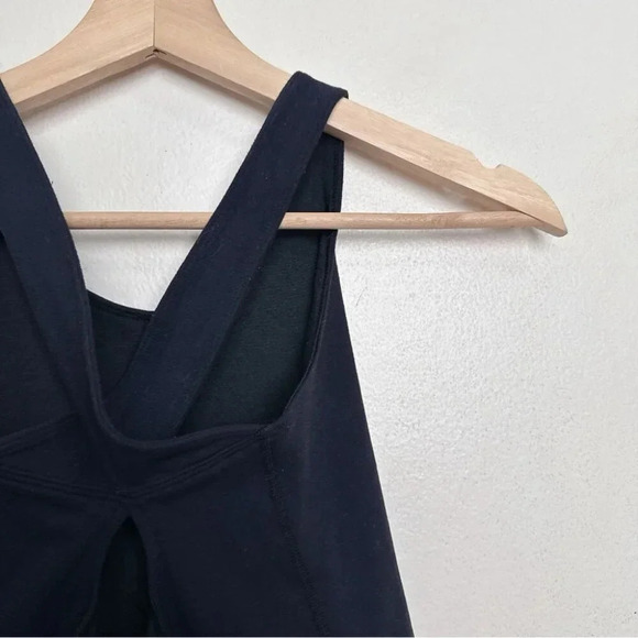 Lululemon Womens 6 Cross Back Cropped Tank In Black - Picture 8 of 10